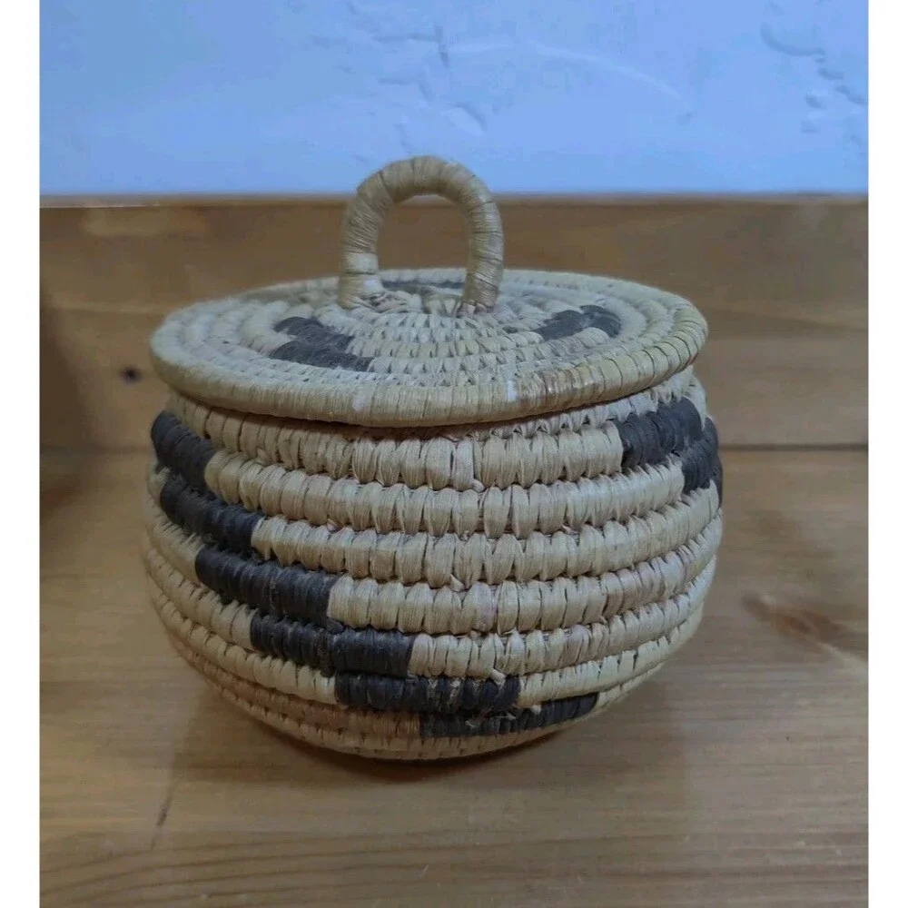 Vtg Lot Of 2 Papago Coiled Nesting Baskes with Lid Devil's claw & Yucca 4